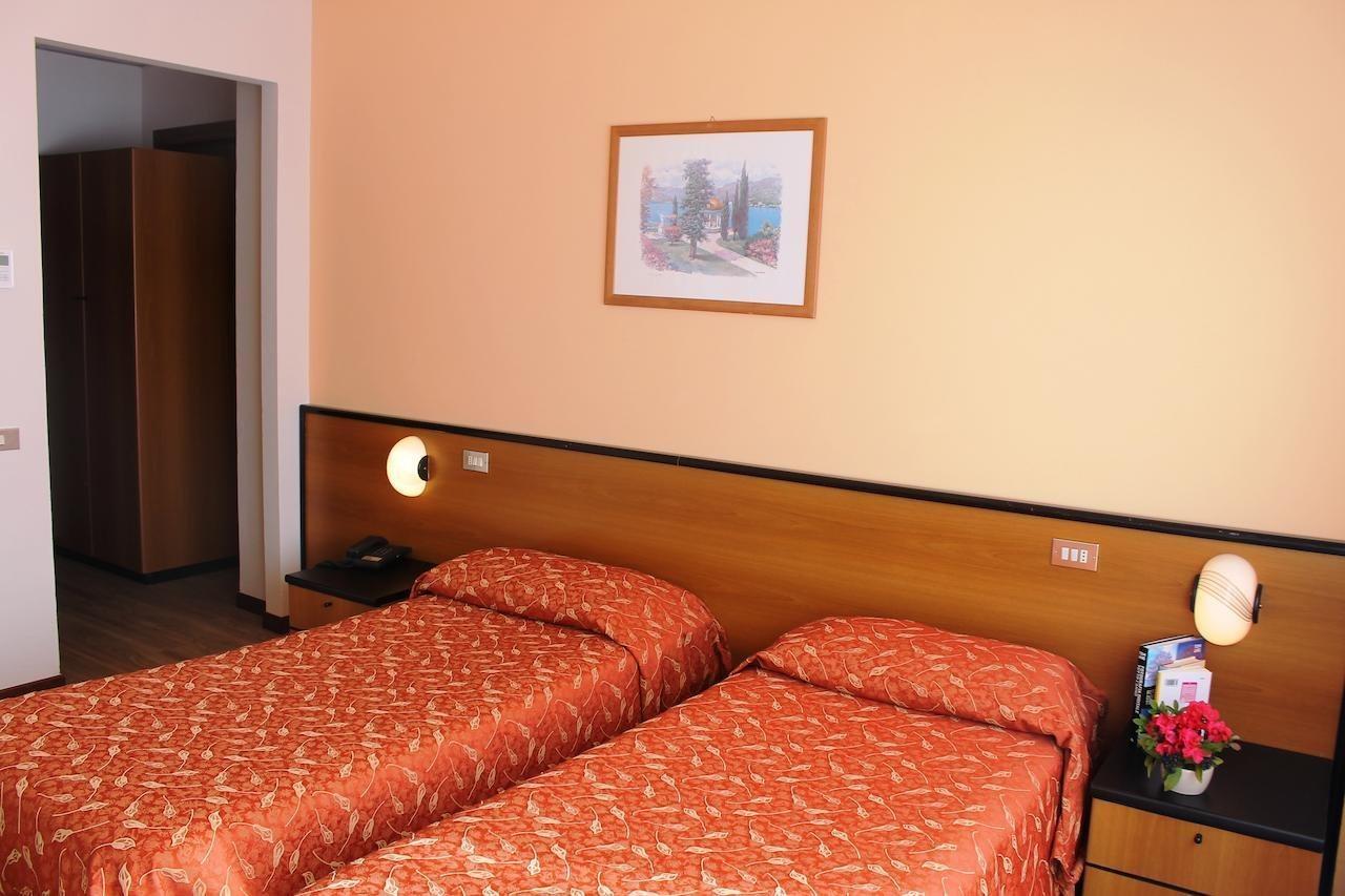 Aries Hotel Lesa Exterior photo